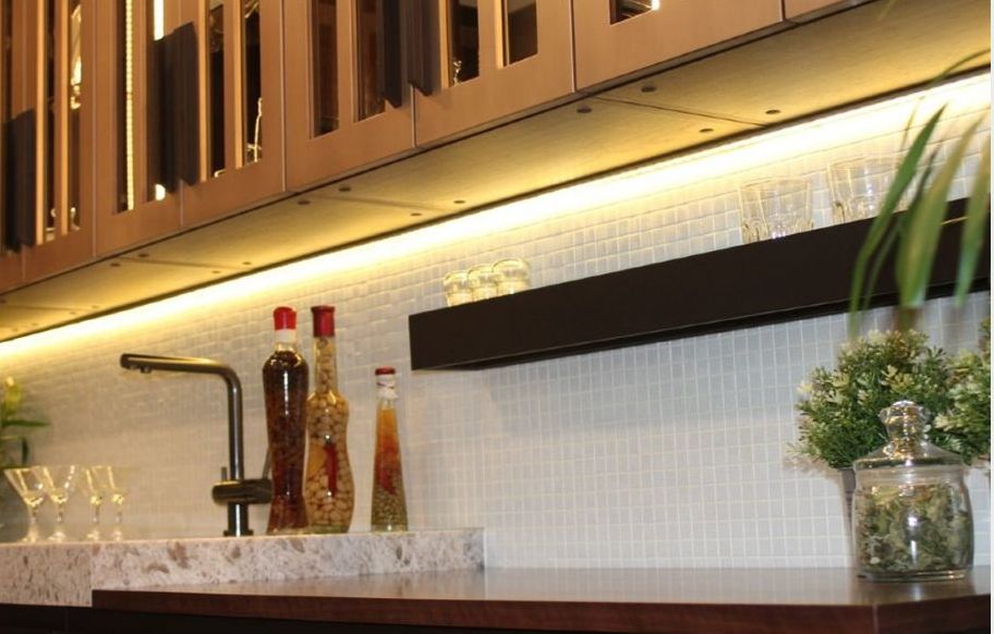 Угловой светильник для подсветки кухни