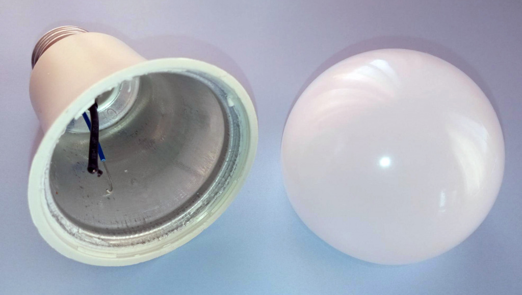 Светодиодная лампа в разобранном виде