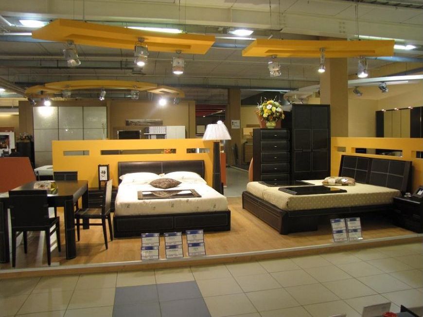 Подсветка в отделе мебели