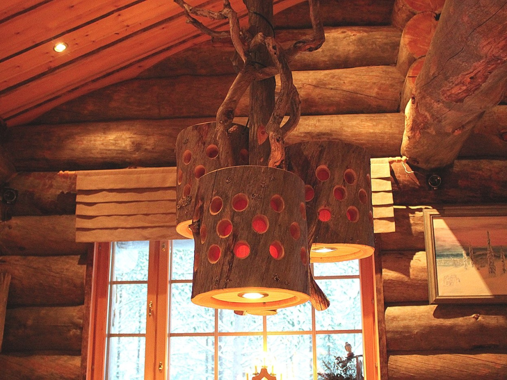 Люстра из дерева