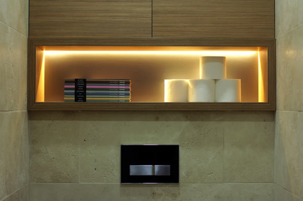 Освещение полок в ванной