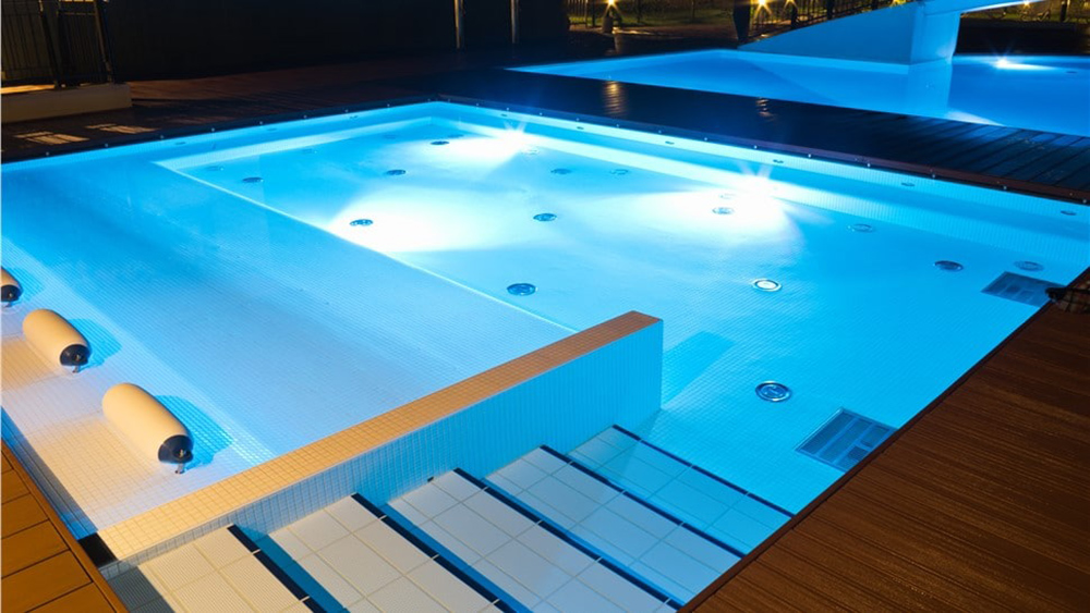 Подводные светильники для бассейна