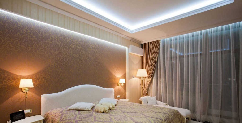 Скрытая подсветка в спальне