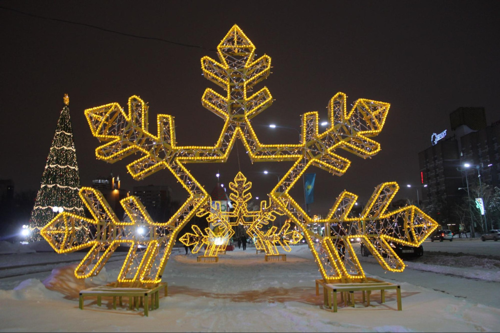 Большие уличные светящиеся фигуры