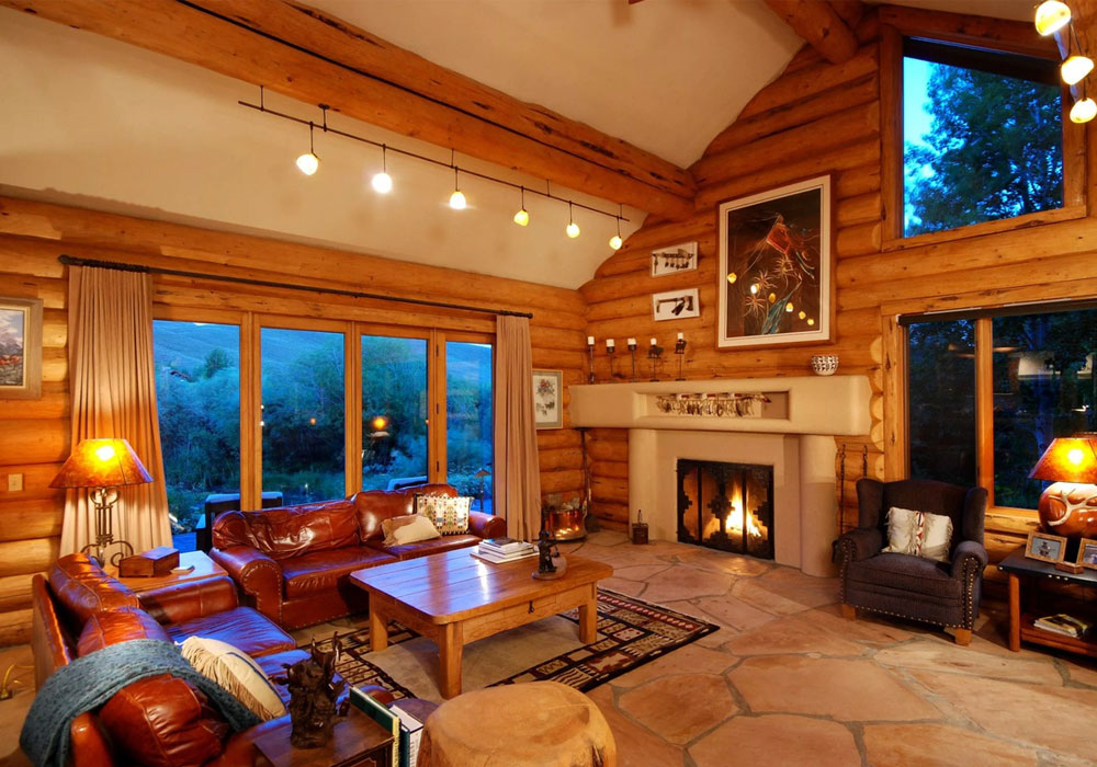 Трековая система освещения в деревянном доме