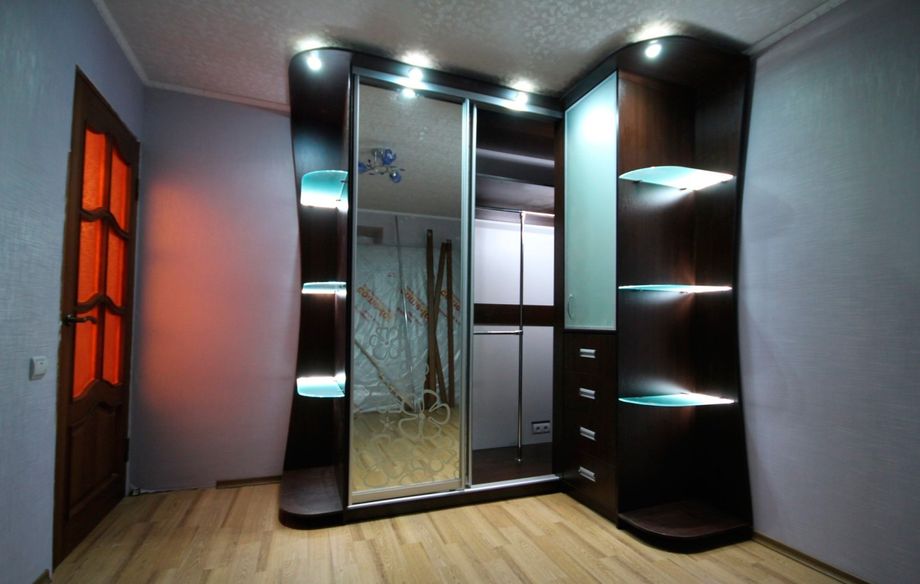 Подсветка полок шкафа