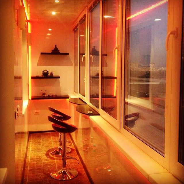 Многоцветная подсветка балкона