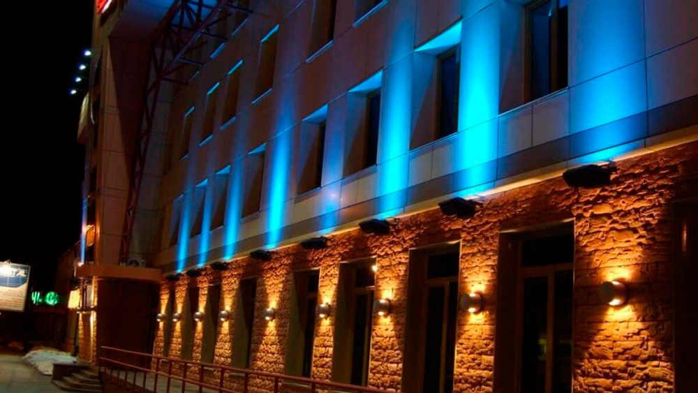 Цветная подсветка фасада