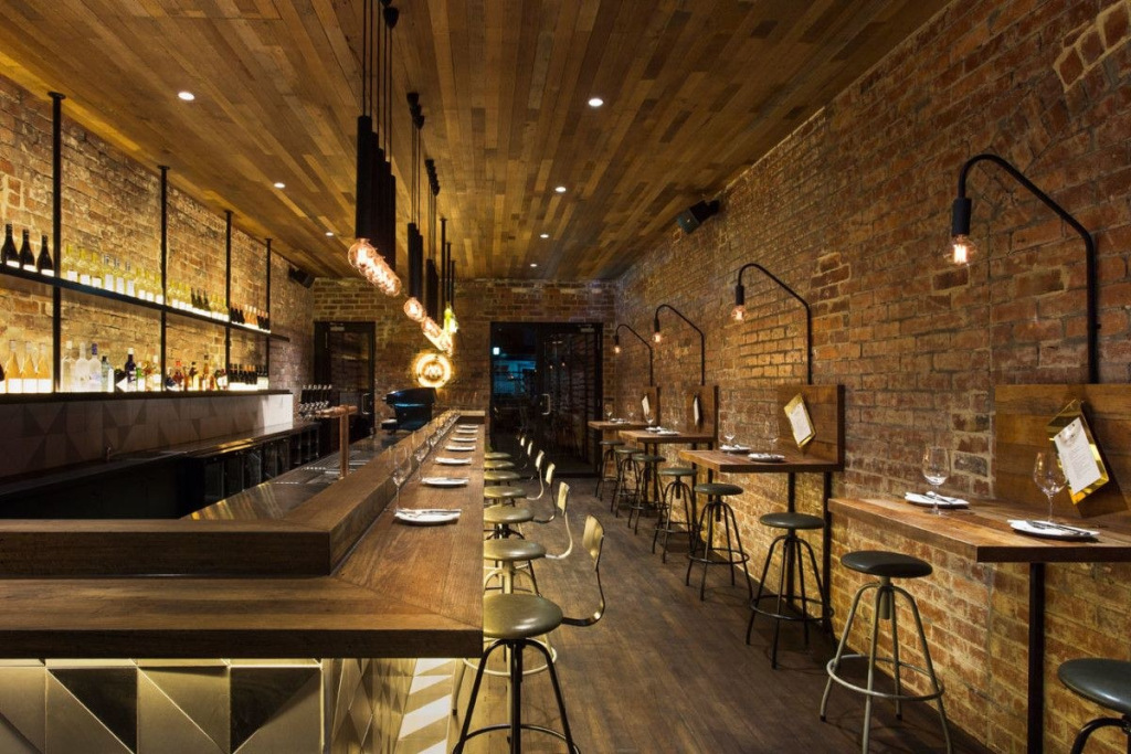 Освещение барной стойки в кафе