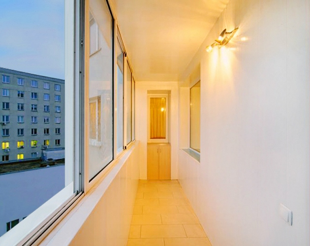 Настенные светильники на балконе