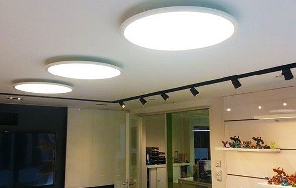 Комбинированное освещение потолка Комбинированное освещение потолка