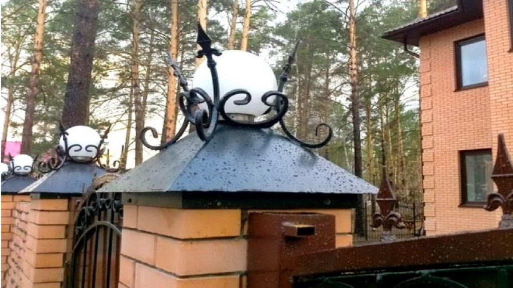 Светильники для подсветки забора