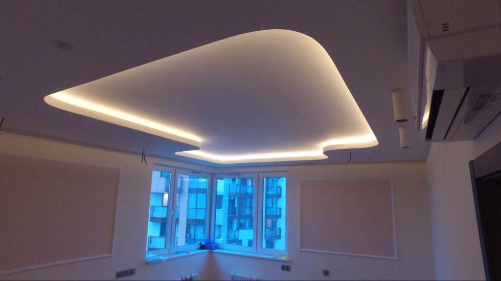 Порящий многоуровневый потолок Порящий многоуровневый потолок