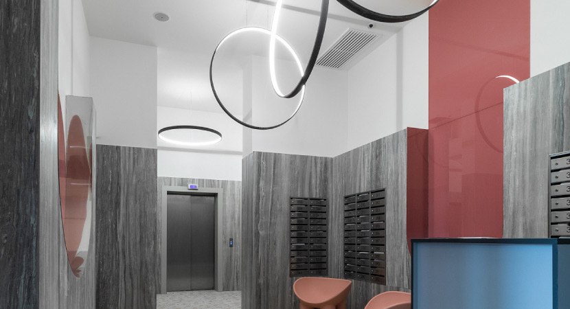 Фигурные люстры для подсветки холла