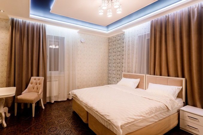 Подсветка потолочного плинтуса в спальне.jpg Подсветка потолочного плинтуса в спальне.jpg