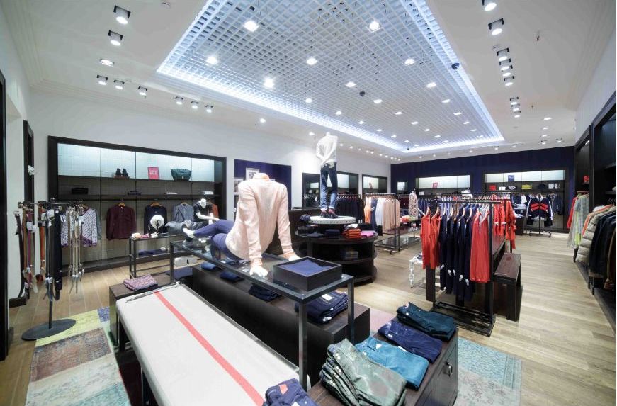 Подсветка в бутике одежды