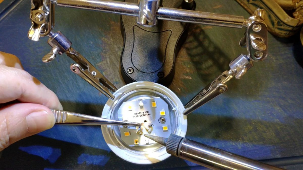 Как починить светодиодную лампу Как починить светодиодную лампу