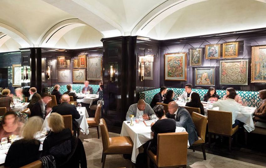 Классическое освещение ресторана