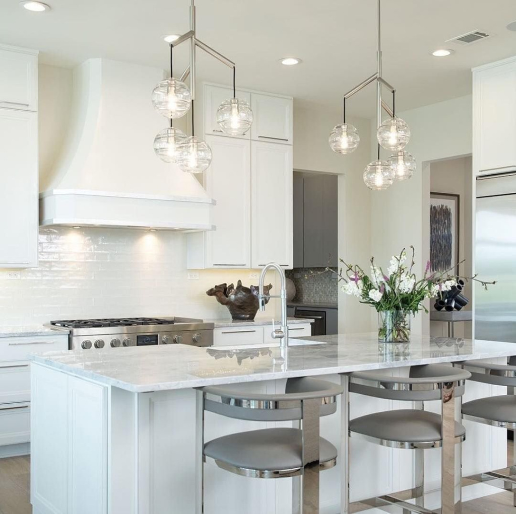 Подвесные люстры для барной стойки