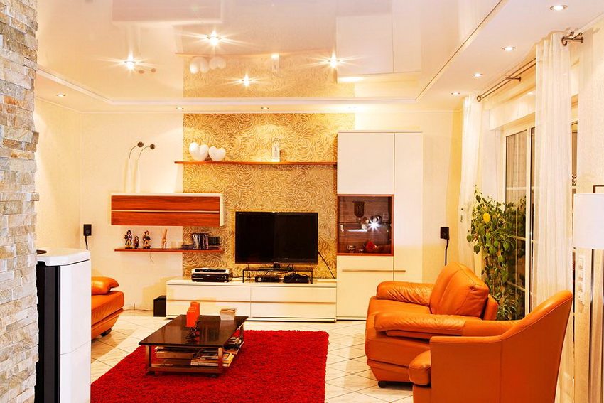 Много точечных светильников Много точечных светильников