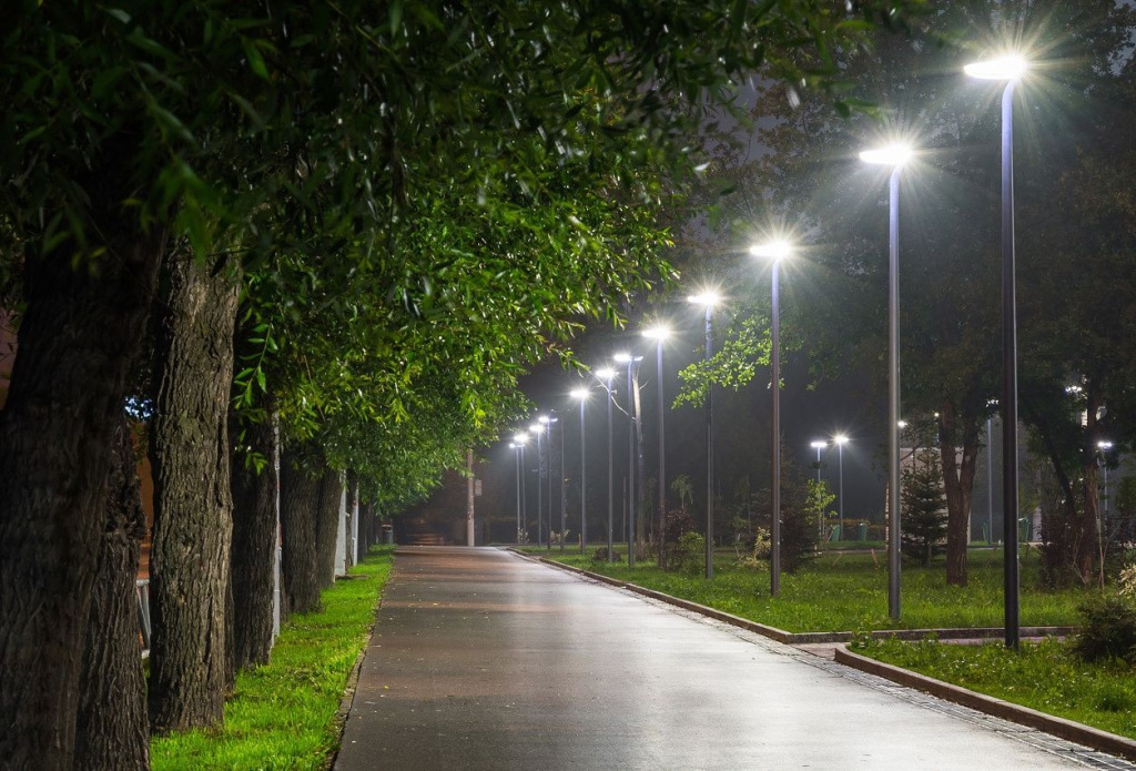 Фонари для освещение аллеи