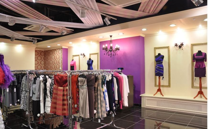 Подсветка в отделе одежды