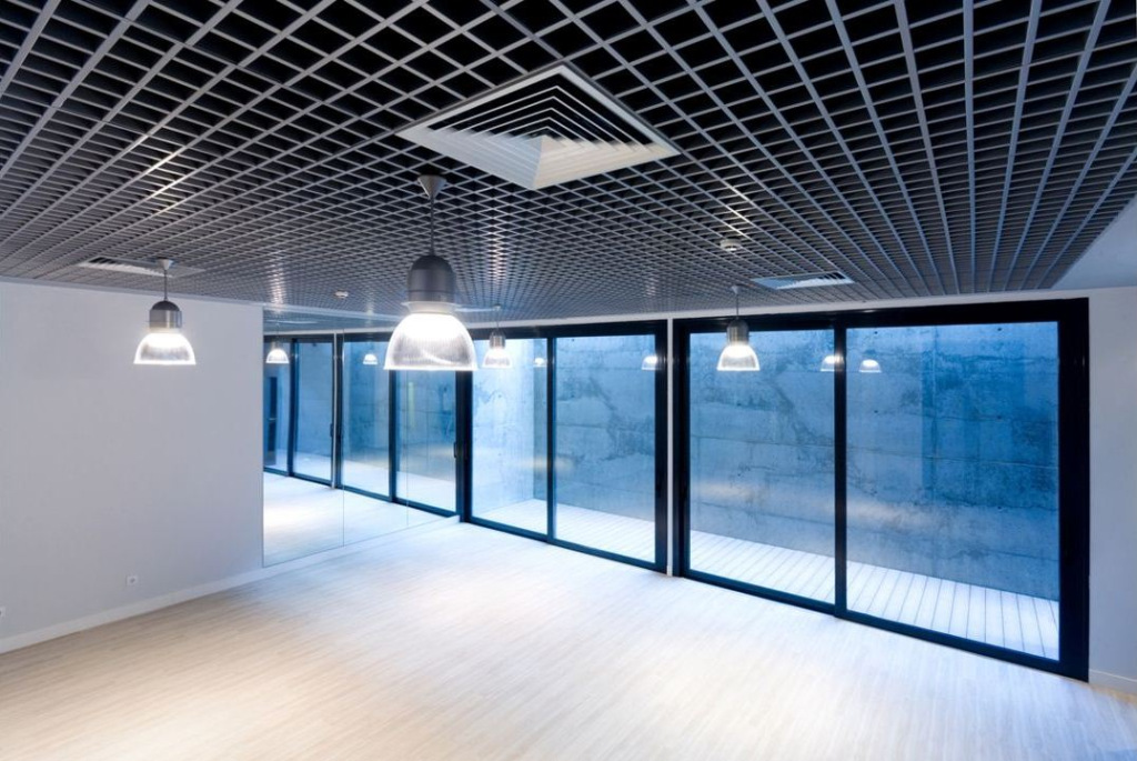 Мощные прожекторы для потолка Грильято