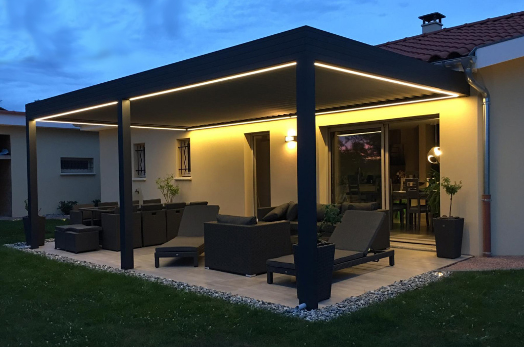 Светодиодная лента на веранде