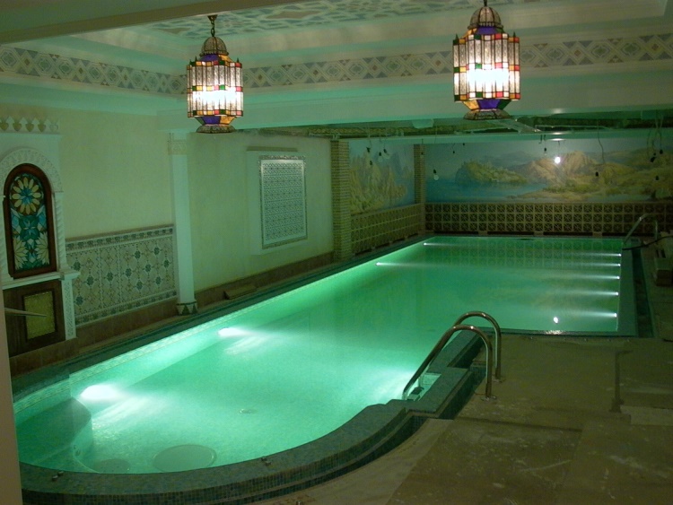 Подводные светильники для бассейна