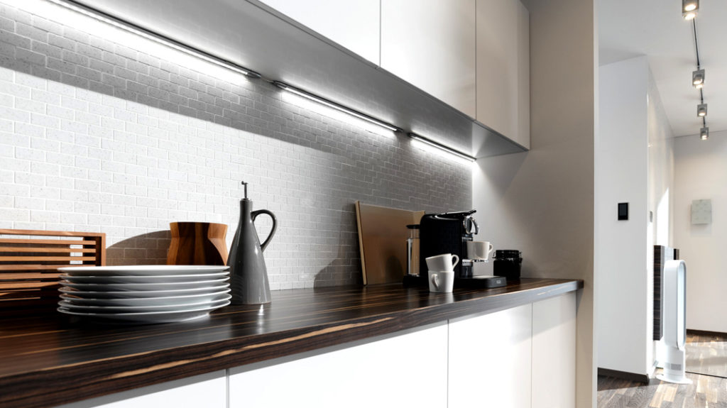 Световые линии для рабочей зоны кухни Световые линии для рабочей зоны кухни