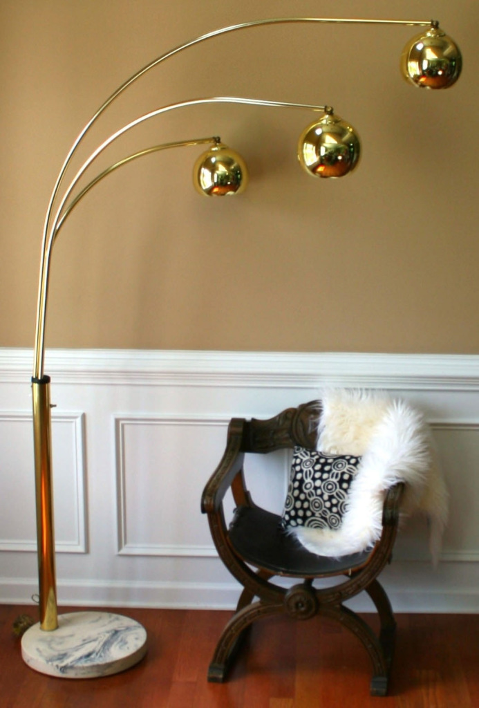 Торшер с плафонами в виде шара Торшер с плафонами в виде шара