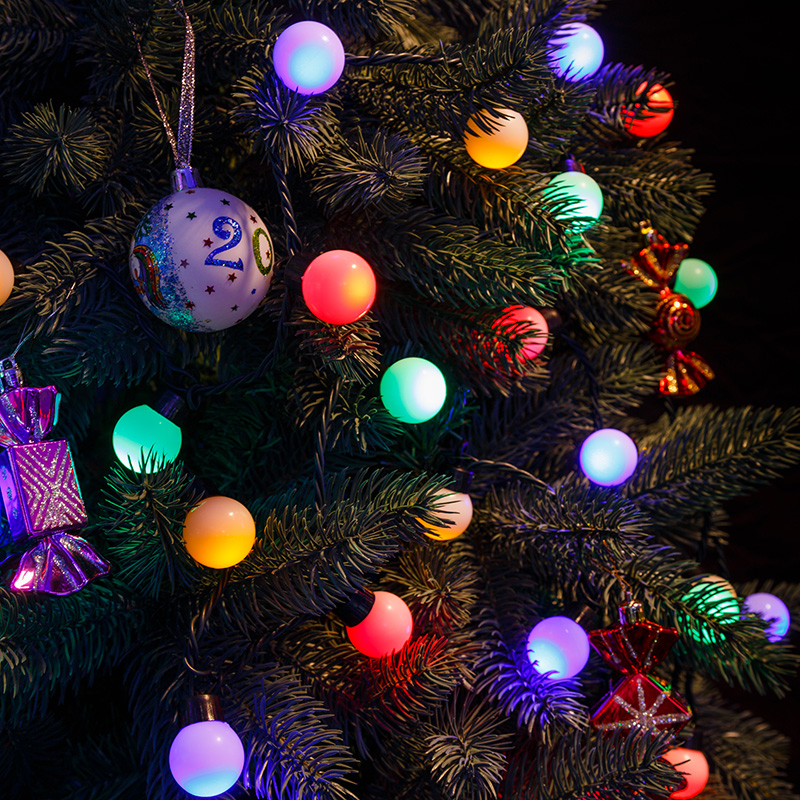 Украшение елки гирляндой Шарики.jpg Украшение елки гирляндой Шарики.jpg