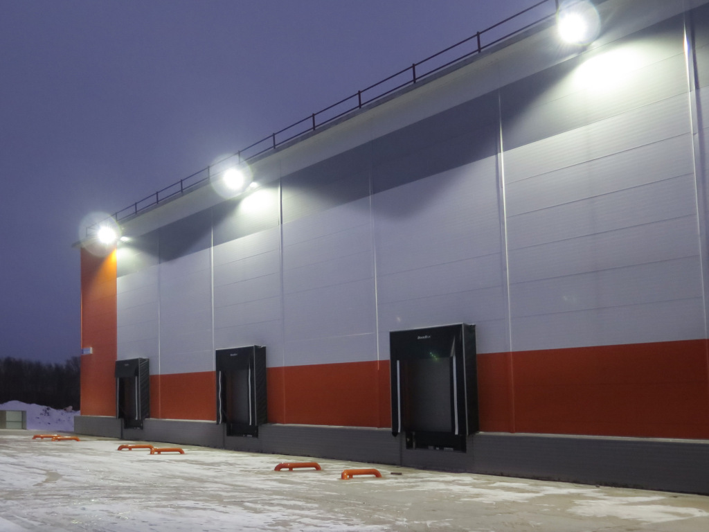 Охранное освещение склада