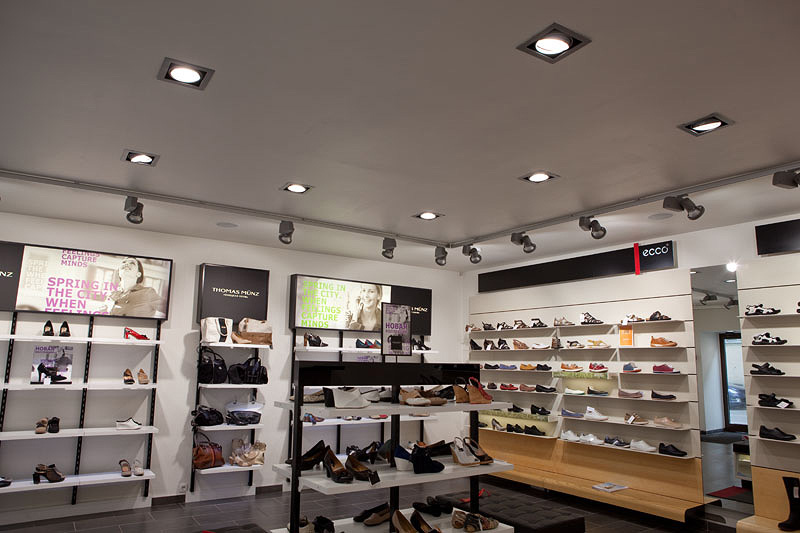 Карданные светильники для магазина