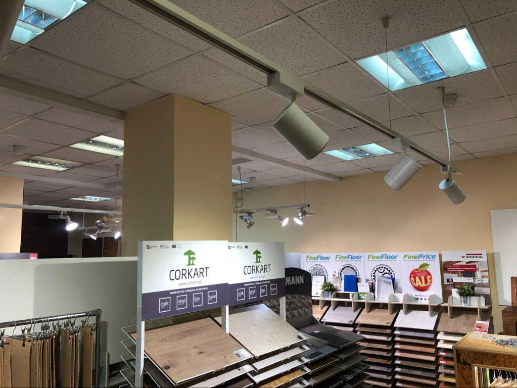 Акцентное подвесное освещение в магазине Акцентное подвесное освещение в магазине