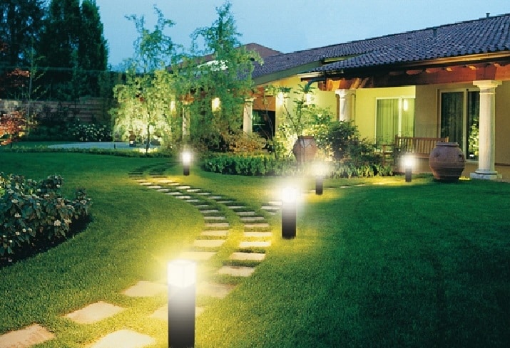 Фото идеи подсветки дорожек