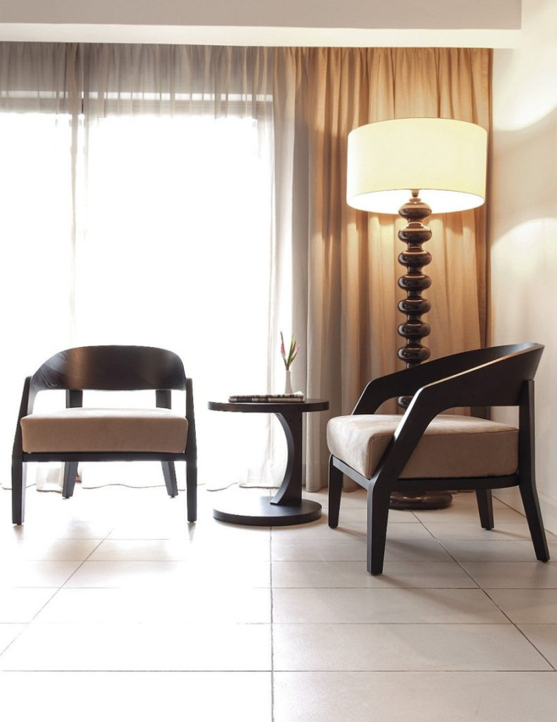 Торшер с деревянной опорой Торшер с деревянной опорой