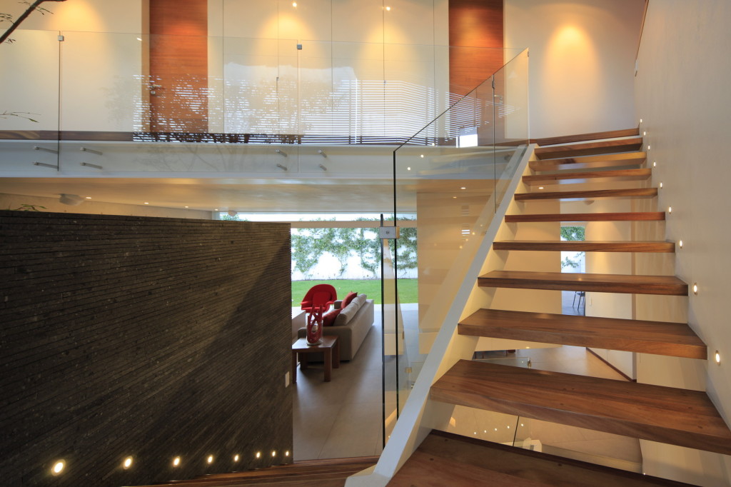 Точечная подсветка ступеней