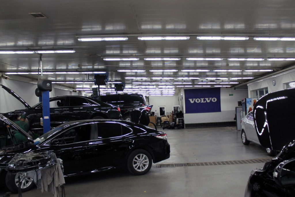 Линейные светильники для автосервиса Линейные светильники для автосервиса