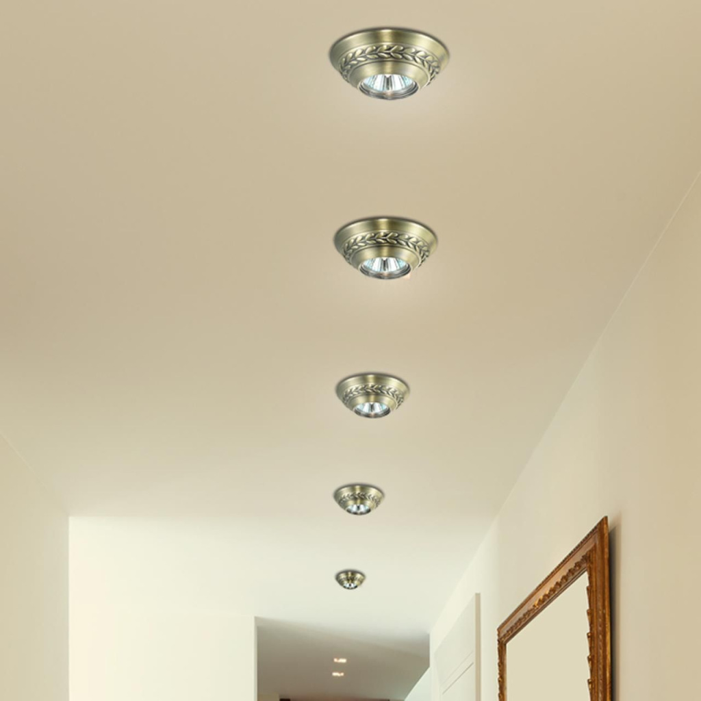 Потолочное освещение прихожей